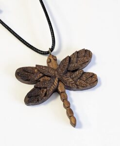 گردنبند چوبی دست ساز سنجاقک کد 13